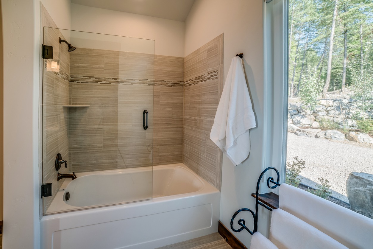 Shower & Tub Installation in Manuel Garcia II